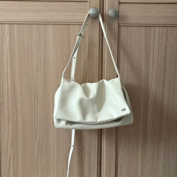 [BUNJANG] McKannani Liam Crossbody Bag Ivory / 맥끌라니 리암 크로스백 아이보리