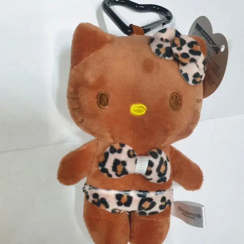 [BUNJANG] Hello Kitty Tanning Leopard Plush Keychain / 헬로키티 태닝 레오파드 인형 키링(8/16까지만)