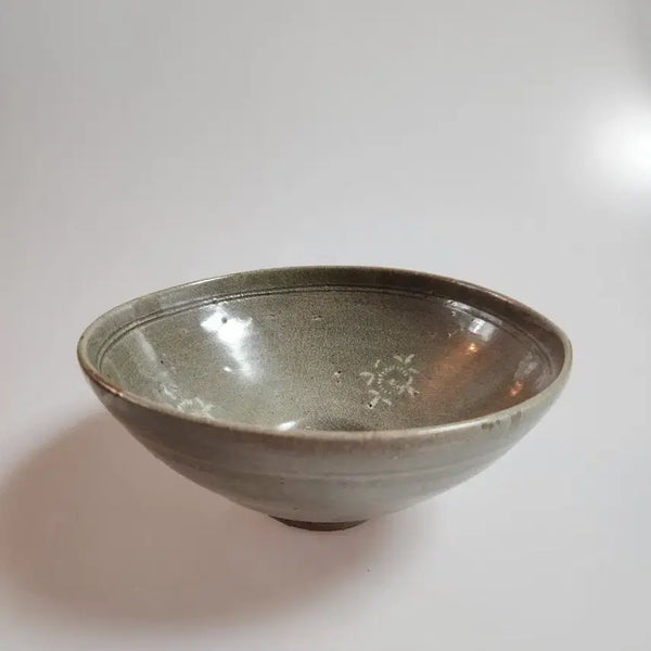 [BUNJANG] Goryeo Dynasty Celadon Bowl with White Inlaid Chrysanthemum Design / 골동품 고려시대 고려청자 백상감 국화절지문 사발
