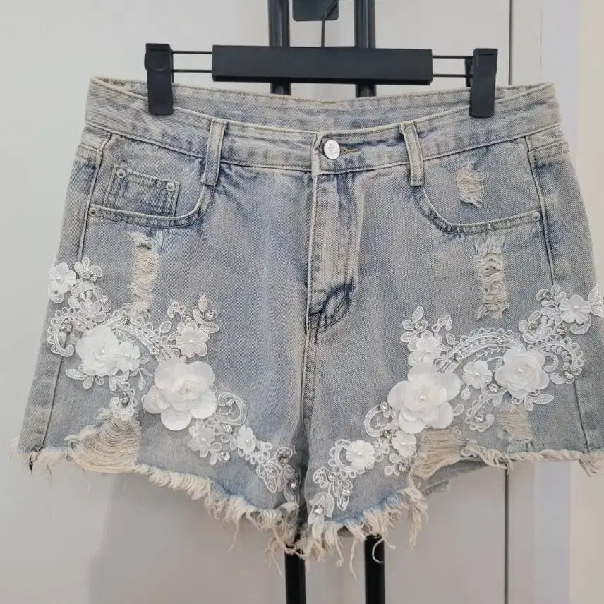 [BUNJANG] Lace Flower Light Wash Denim Shorts - Size 77 / 레이스 플라워 연청 데님 반바지 쇼츠 77사이즈