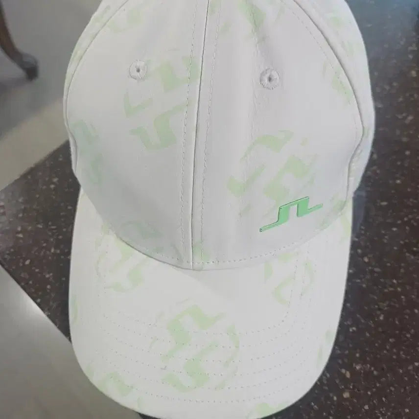 [BUNJANG] J.Lindeberg Golf Cap White Green Logo Pattern / 제이린드버그