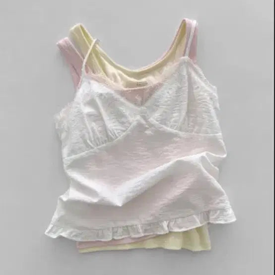 [BUNJANG] Manique Frill Lace V-neck Sleeveless Top / 매니크 프릴 레이스 브이넥 슬리브리스