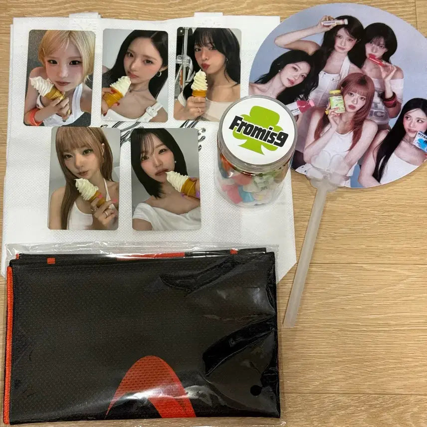 [BUNJANG] fromis_9 Music Core Fan Meeting Photocard Set & Fan Gift Towel / 프로미스나인 음악중심 미팬 공방포카 세트 역조공 양도