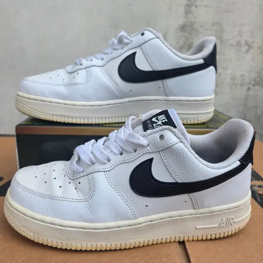 [BUNJANG] Nike Air Force 1 '07 White/Black (235) / 나이키 에어 포스 1 '07 화이트/블랙 235