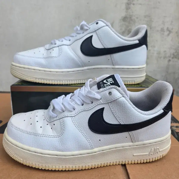 [BUNJANG] Nike Air Force 1 '07 White/Black (235) / 나이키 에어 포스 1 '07 화이트/블랙 235