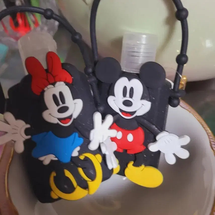 [BUNJANG] Mickey & Minnie Mouse Portable Hand Sanitizer Case / 미키 미니마우스 휴대용 손 소독제 케이스 수입