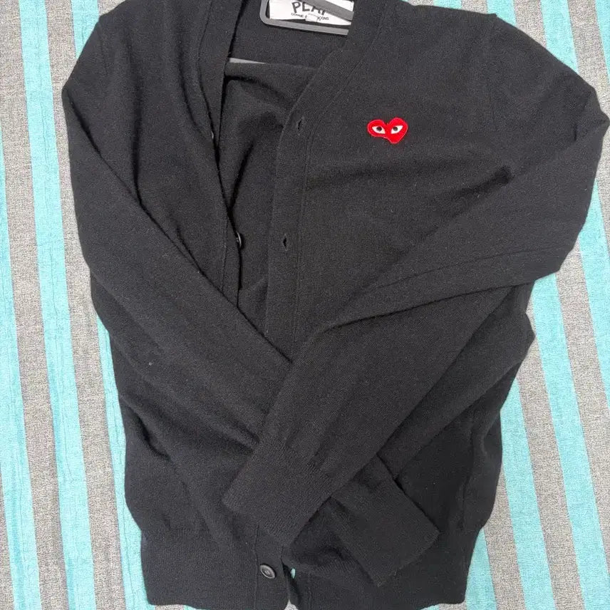 [BUNJANG] Comme des Garçons PLAY Black Heart Logo Cardigan M / 정품 꼼데가르송 PLAY 블랙 하트 와펜 가디건 M (실착1회)