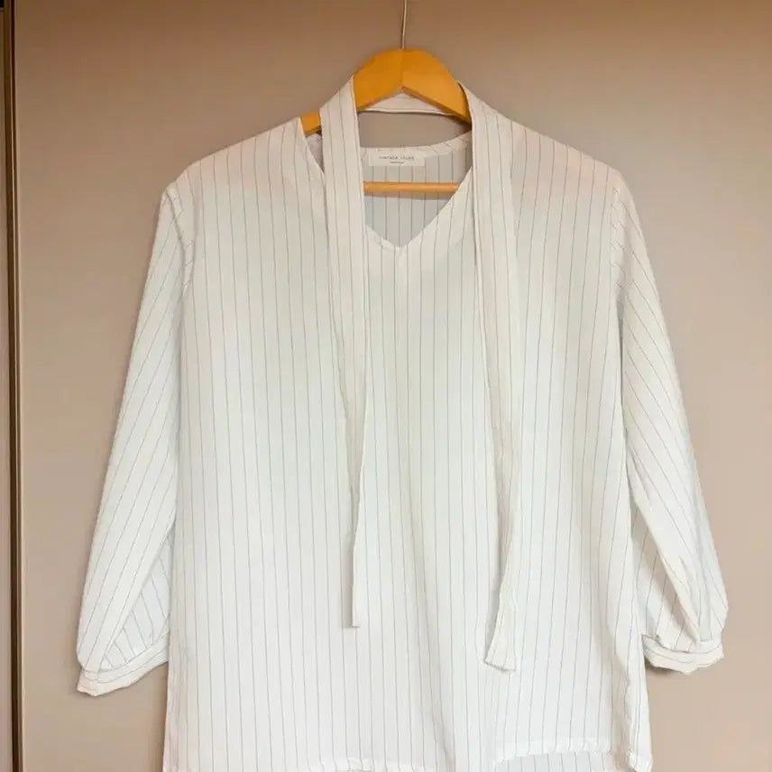 [BUNJANG] Striped Blouse with Necktie Detail / 스트라이프 블라우스 넥타이 포인트