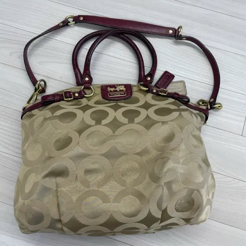 [BUNJANG] Coach Signature Pattern Shoulder Bag Beige/Burgundy / 코치 시그니처 패턴 숄더백 베이지/버건디