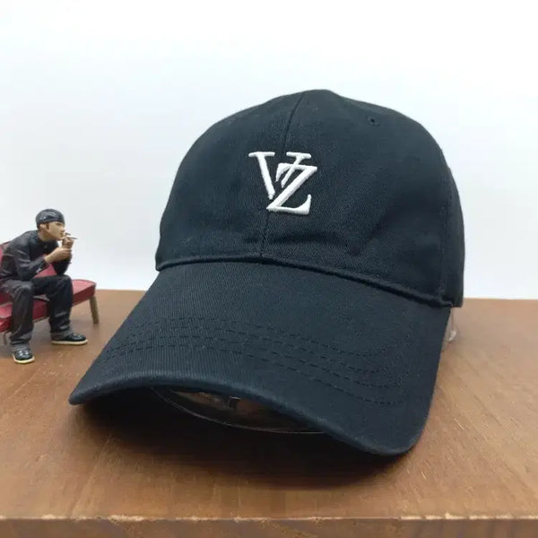 [BUNJANG] VARZAR Stud Logo Oversized Deep Brim Baseball Cap Black / 바잘 VARZAR 스터드 로고 연예인 오버핏 깊은 야구 볼캡 모자 블랙