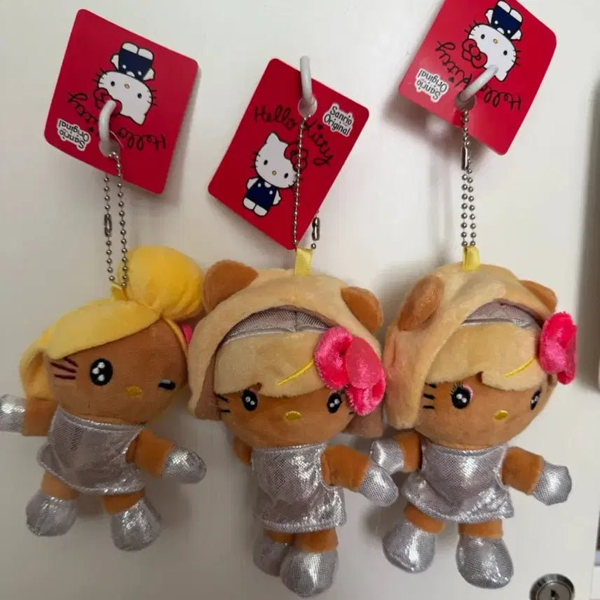 [BUNJANG] Sanrio Hello Kitty Plush Keyring / 헬로키티 인형 키링