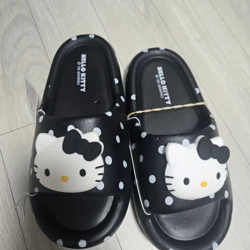 [BUNJANG] Hello Kitty Dot Slippers / 키티 도트슬리퍼