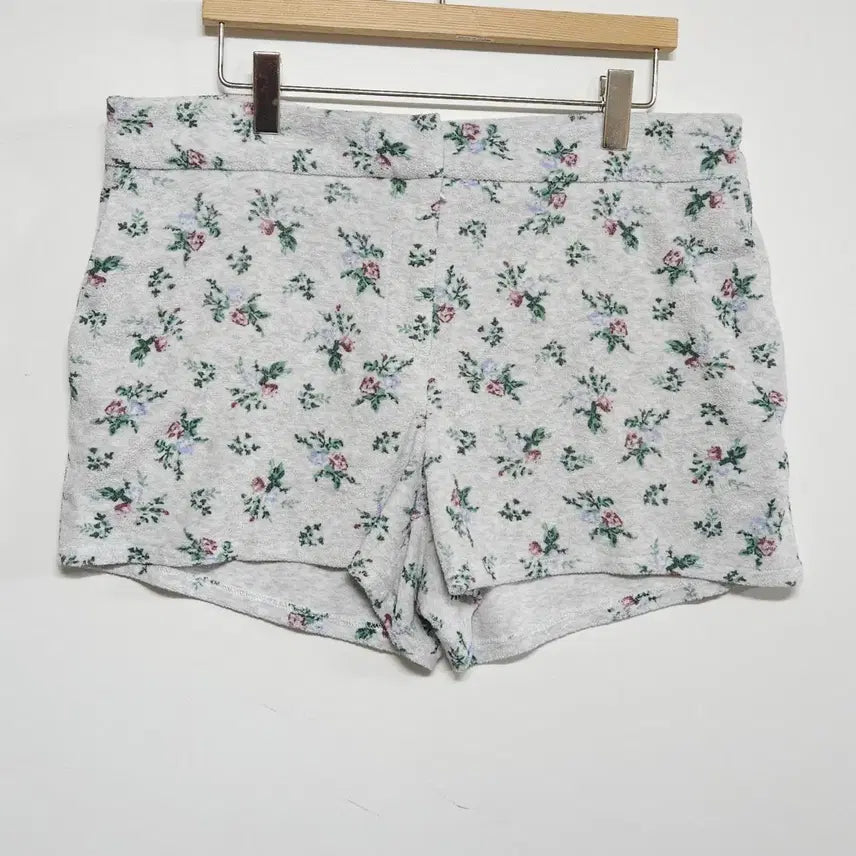 [BUNJANG] RHEME Floral Terry Shorts / 리임(RHEME)의 잔잔한 플라워 패턴 쇼츠