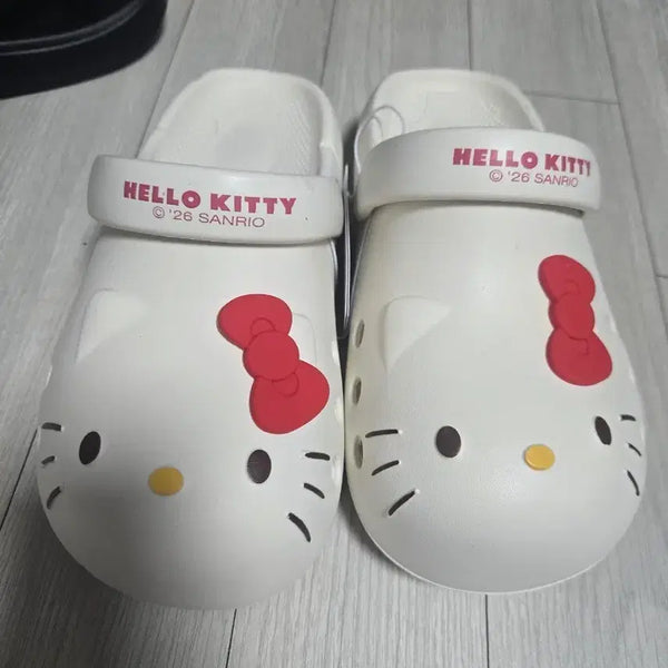 [BUNJANG] Hello Kitty Crocs Sandals / 헬로키티 크록스