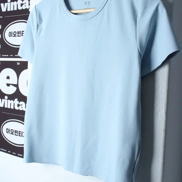 [BUNJANG] Uniqlo Semi-Crop T-shirt (Functional, Plain, Light Blue) / W(L) 유니클로 반팔 티셔츠 기능성 세미크롭 무지 연블루-H35655