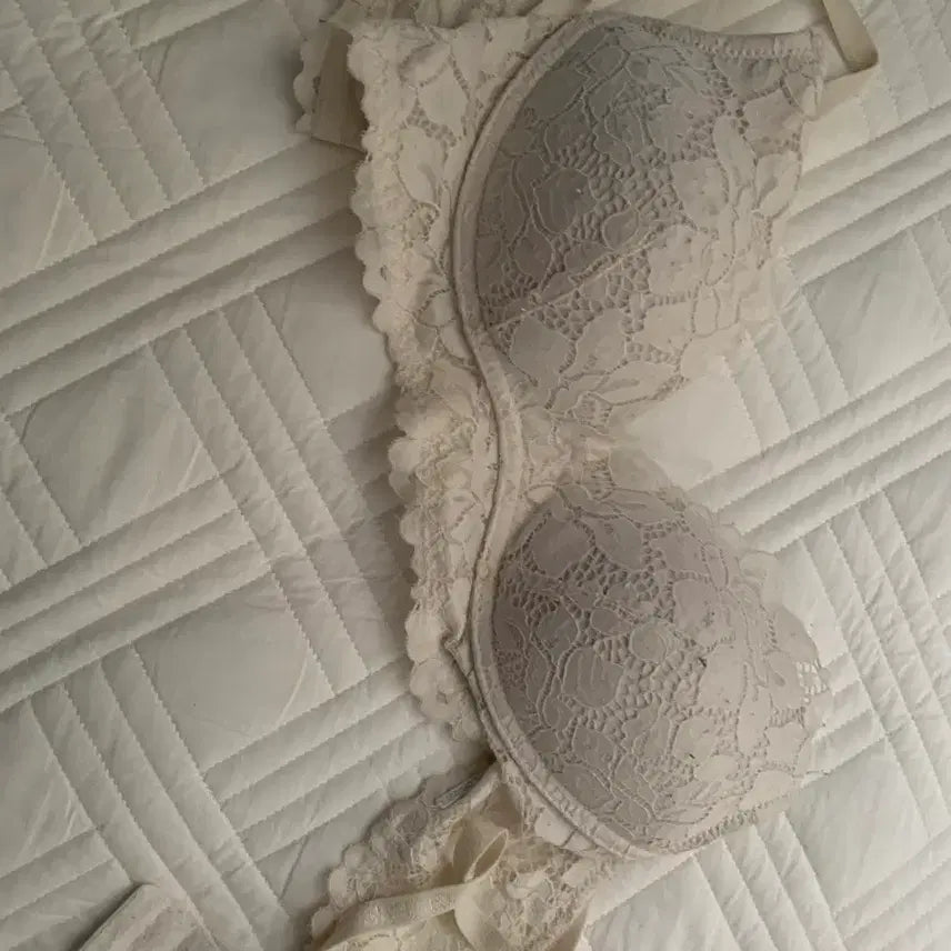 [BUNJANG] Guess White Lace Bra / 게스 화이트 레이스 브라