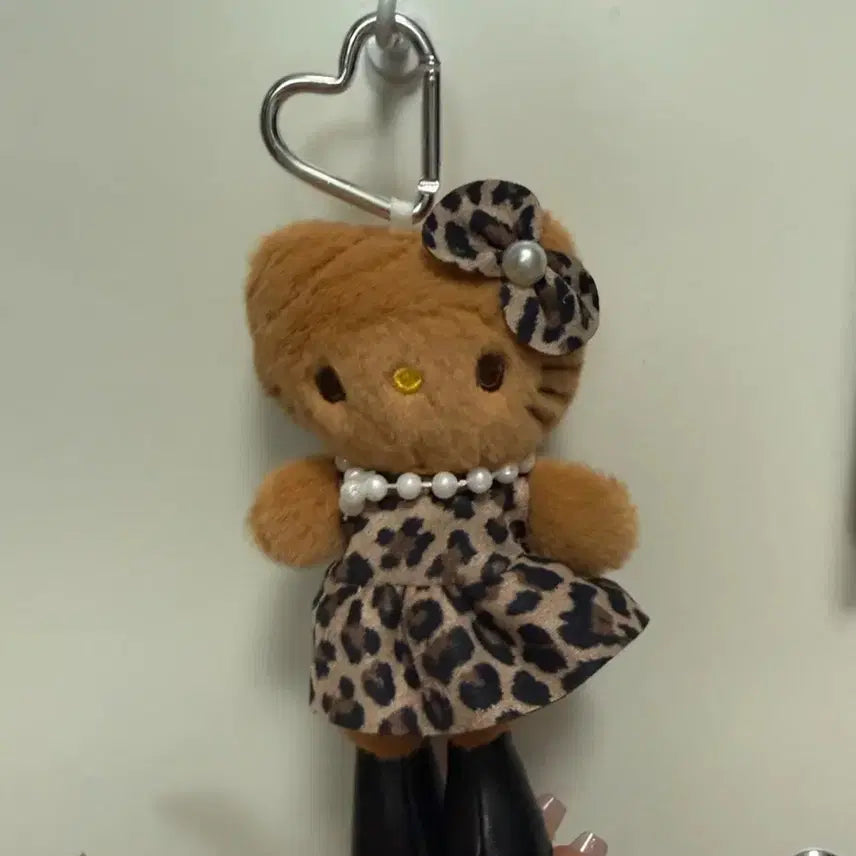 [BUNJANG] Hello Kitty Leopard Print Dress Keychain / 헬로키티 레오파드 원피스 키링