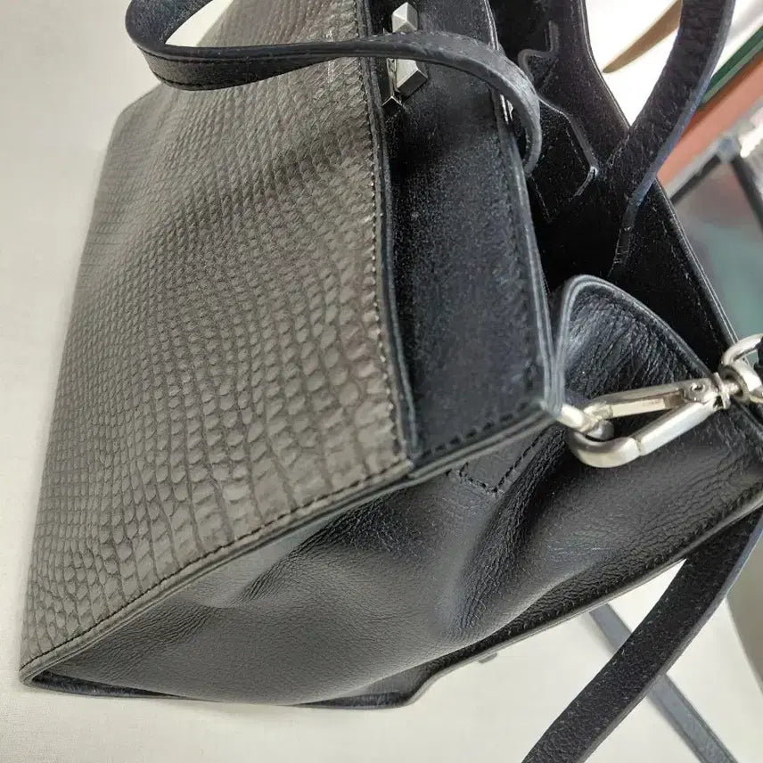 [BUNJANG] Rouge & Lounge Crocodile Pattern Leather Crossbody Bag 25/20 / 루즈앤라운지크로스백25,20