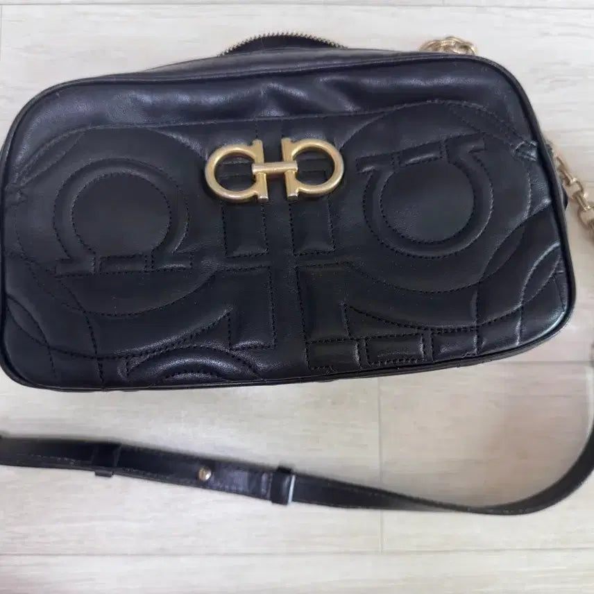 [BUNJANG] Salvatore Ferragamo Quilted Gancini Black Leather Chain Crossbody Bag / 페라가모 퀄팅 간치니 블랙 가죽 체인 크로스백