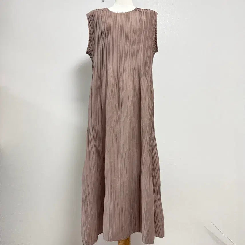 [BUNJANG] Sleeveless Pleated Maxi Dress Brown / 플리츠 원피스 브라운