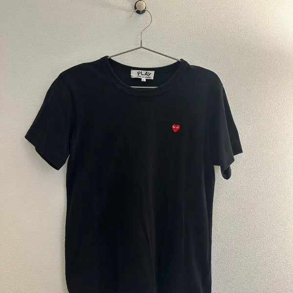 [BUNJANG] Comme des Garçons PLAY Red Heart Logo Black T-Shirt / 꼼데가르송 플레이 레드 하트 와펜 블랙 반팔 티셔츠 L