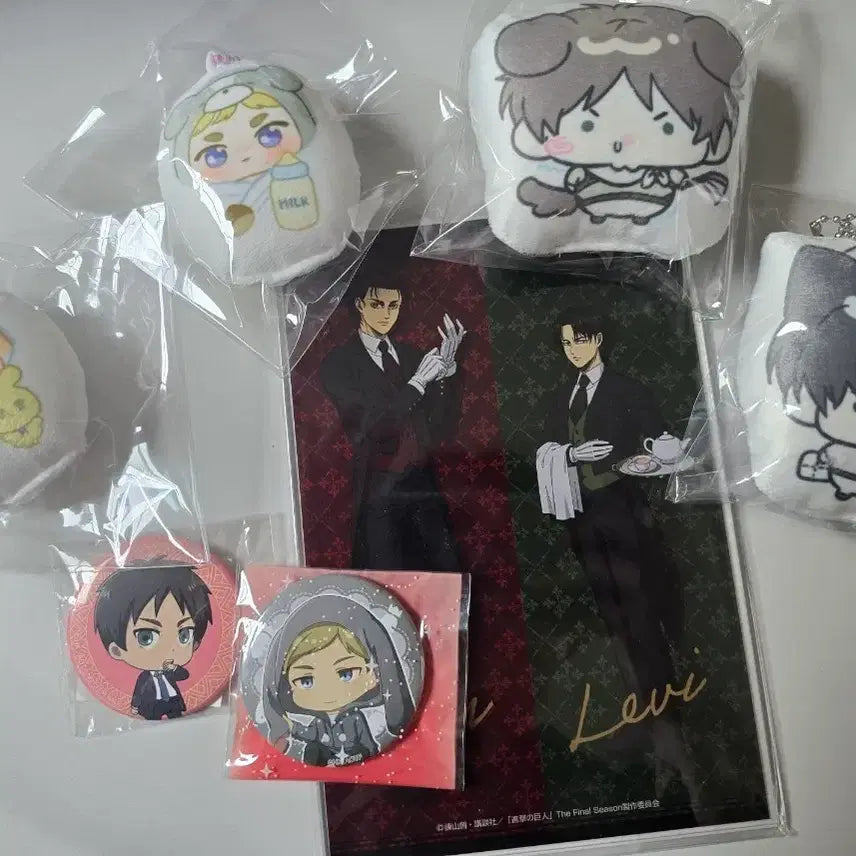 [BUNJANG] Attack on Titan Eren, Levi, Erwin Goods Can Badges, Plush Keychains, Acrylic (Excludes Large Acrylic) / 진격의 거인 진격거 에렌 리바이 엘빈 굿즈 양도 캔뱃지 인형키링 아크릴