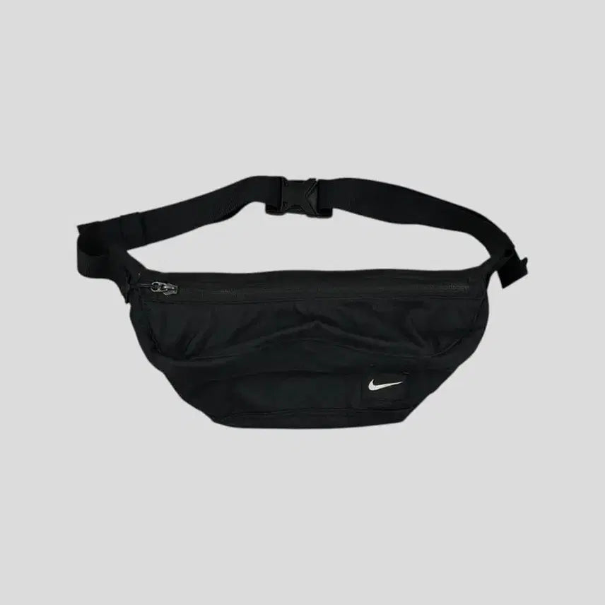 [BUNJANG] Nike Black White Swoosh Waist Bag / 나이키 블랙 화이트 스우시 보조가방 힙색 웨이스트백 가방