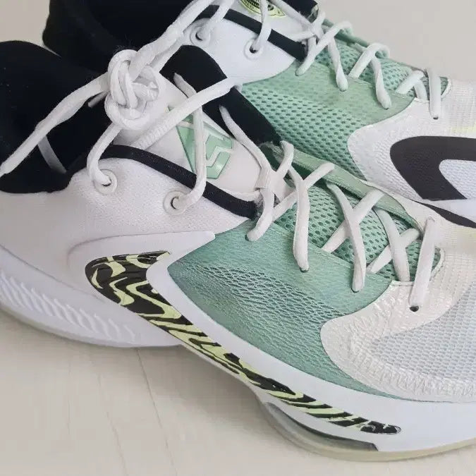 [BUNJANG] Nike Zoom Freak 4 Barely Volt DJ6149 100 Giannis Basketball Shoes / 나이키 줌 프릭 4 베얼리 볼트 DJ6149 100 야니스 농구화//280