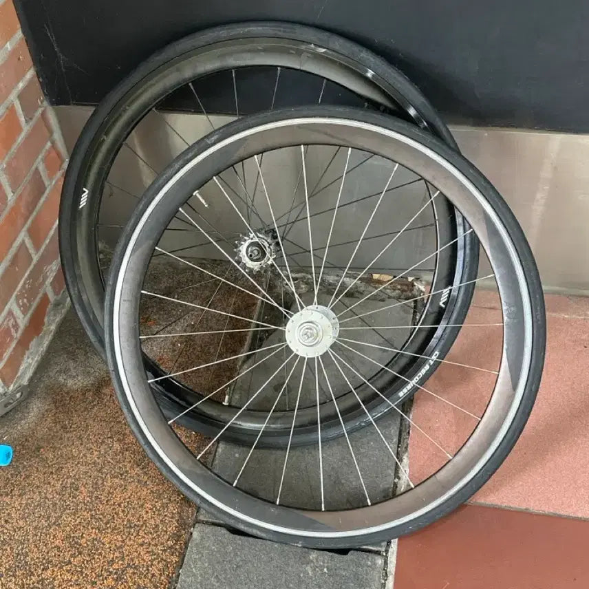 [BUNJANG] Unknown Basic 3 Front Wheelset & Velocidat Rear Wheelset with Cog, Lockring, and Tatut / 픽시휠셋 보물찾기(선착)