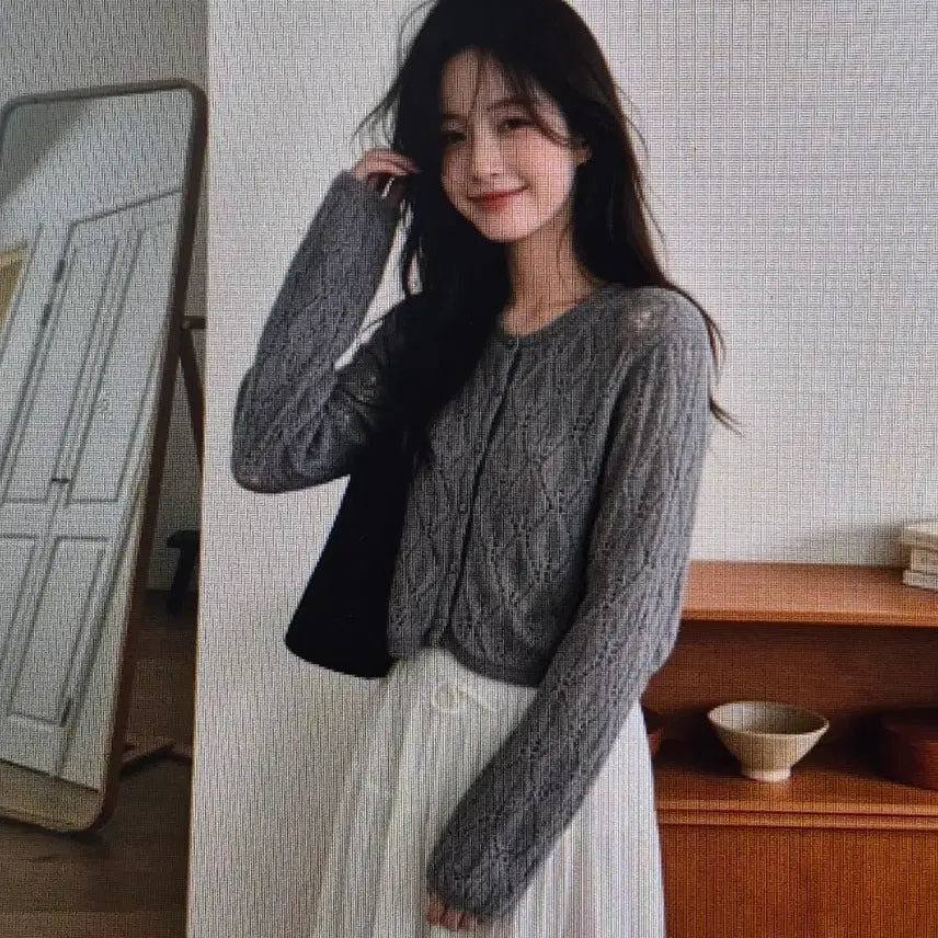 [BUNJANG] Cropped Punch Cardigan (2 Colors) / (해외배송)크롭 펀칭 가디건 2컬러