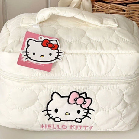 [BUNJANG] Sanrio Hello Kitty Quilted Pouch / 산리오 키티 하트 퀄팅 파우치