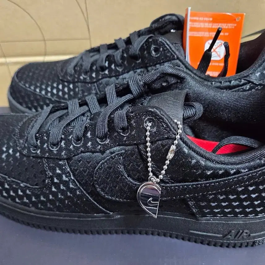 [BUNJANG] Nike Air Force 1 Retro Valentine's Day Black / 나이키 에어포스 1 레트로 발렌타인데이 블랙 285