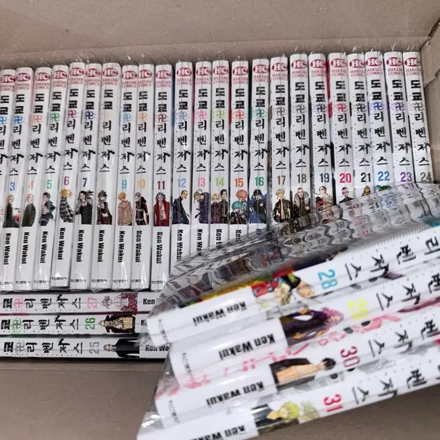 [BUNJANG] Tokyo Revengers Manga Complete Set (Vol. 1-31) + 2 Character Books Bundle / 도쿄 리벤저스 만화책 1~31 전권+캐릭터북 2권 일괄