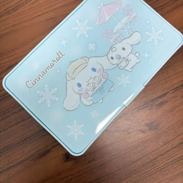 [BUNJANG] Cinnamoroll Winter Illustration Blue Metal Case / 시나모롤 겨울 일러스트 파란색 철제 케이스 쿠지 악세서리 케이스