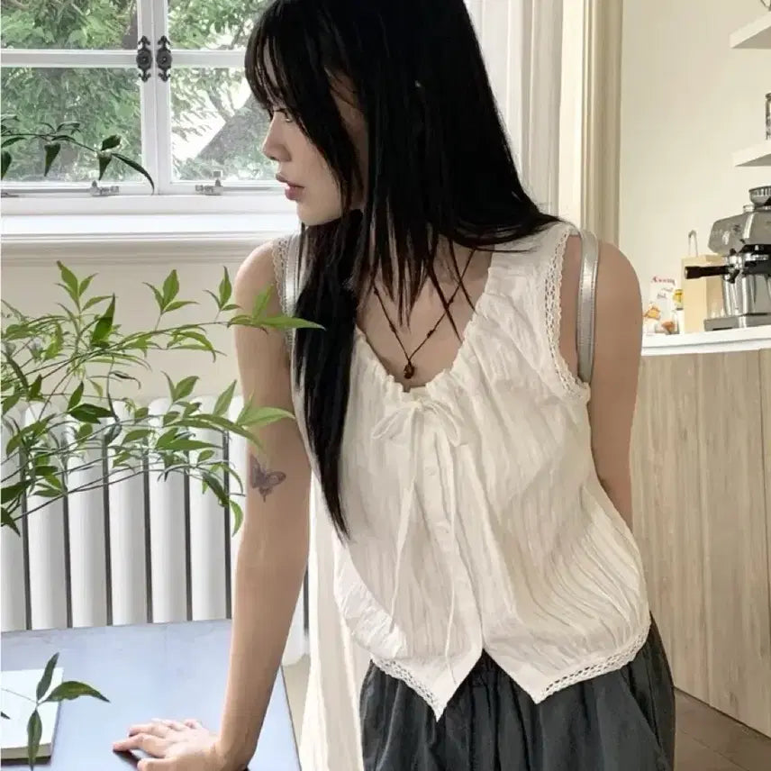 [BUNJANG] Wonder Wonder Coffin Punching Lace String Cami Blouse / 에이블리 원더원더 코핀 펀칭 레이스 스트링 나시 블라우스