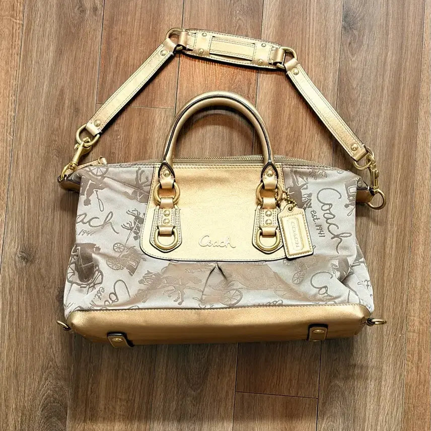 [BUNJANG] Coach Signature Shoulder Bag / 코치 시그니처 숄더백 마차 골드