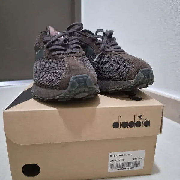 [BUNJANG] Diadora Leggero 250 Brown Sneakers / 디아도라 레제로 250 브라운