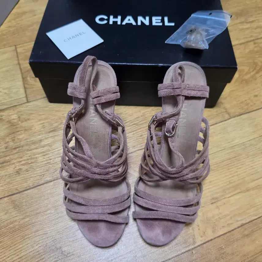 [BUNJANG] Chanel Pink Suede Strappy Heeled Sandals / 샤넬 샌들 핑크색 스웨이드 스트랩 힐