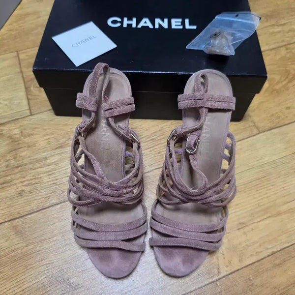 [BUNJANG] Chanel Pink Suede Strappy Heeled Sandals / 샤넬 샌들 핑크색 스웨이드 스트랩 힐