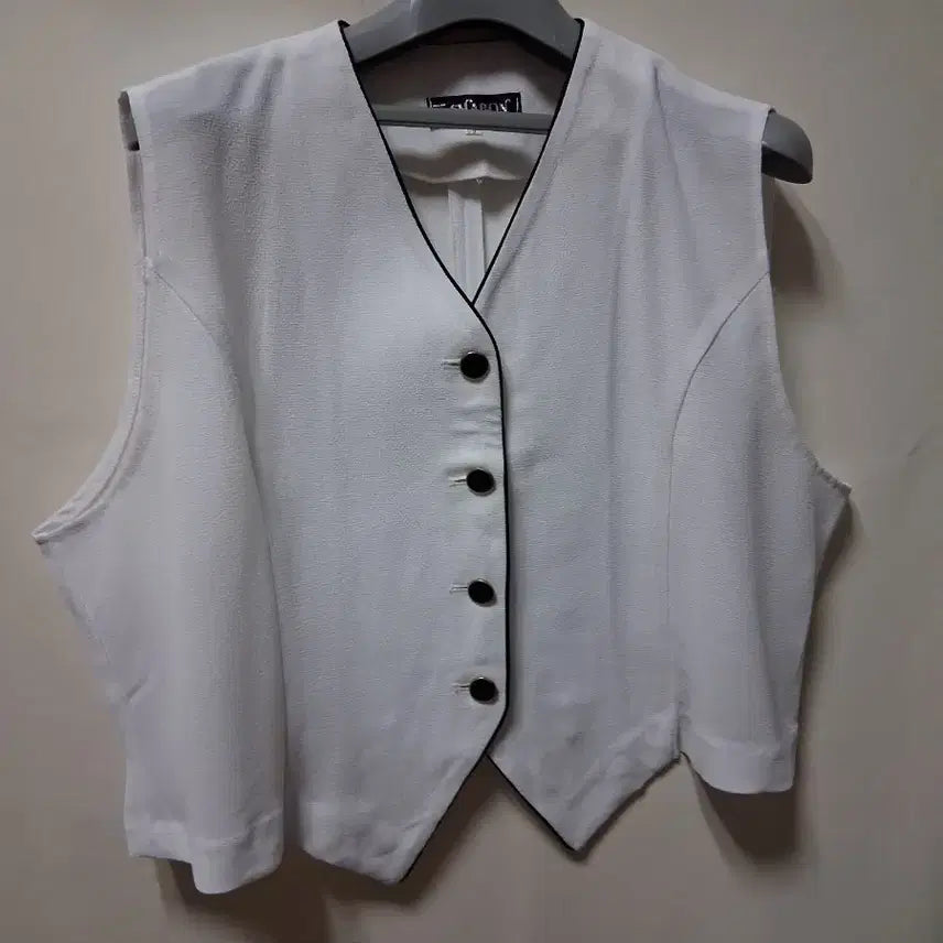[BUNJANG] Black Line Color Block Sleeveless Vest / 블랙 라인 배색 민소매 조끼99