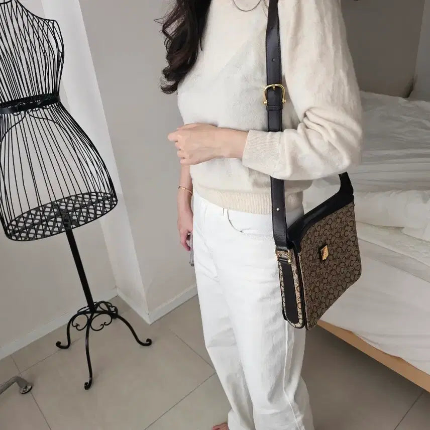 [BUNJANG] Celine Triomphe Canvas Shoulder Bag Brown / 셀린느 트리오페 캔버스 숄더백 브라운