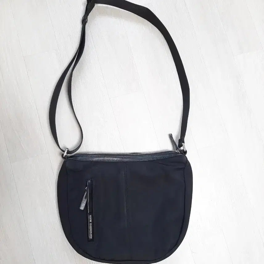 [BUNJANG] Mandarin Duck Nylon Crossbody Shoulder Bag / 만다리나덕 나일론  크로스백 숄더백