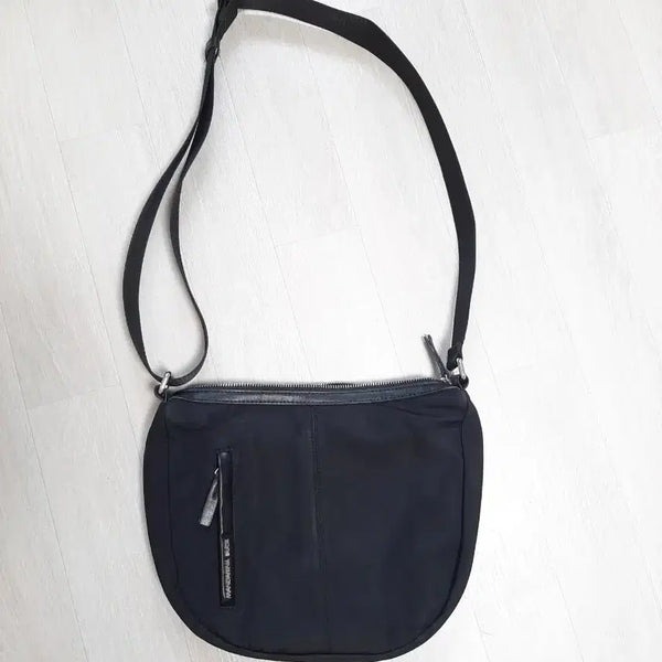 [BUNJANG] Mandarin Duck Nylon Crossbody Shoulder Bag / 만다리나덕 나일론  크로스백 숄더백