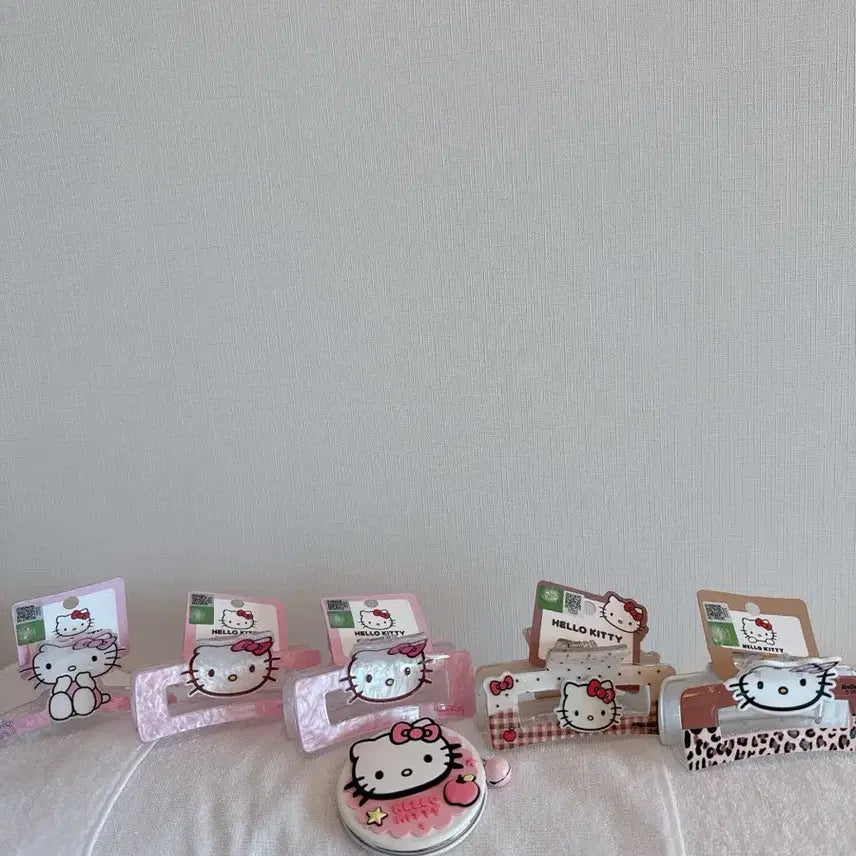 [BUNJANG] Hello Kitty Hair Claw Clip Set + Free Mirror / 헬로키티 헤어 집게핀 세트 + 손거울 증정 (새상품)