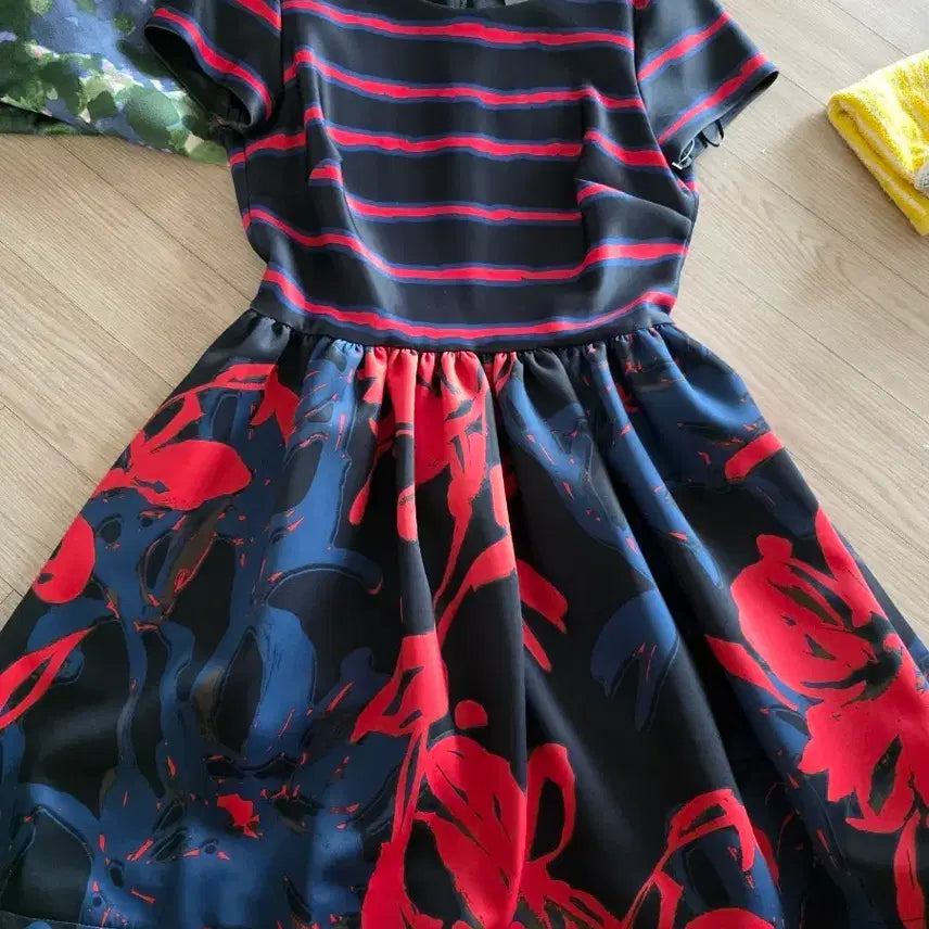 [BUNJANG] Taylor Dress Stripe Flower Pattern / 테일러 원피스 스트라이프 플라워 패턴