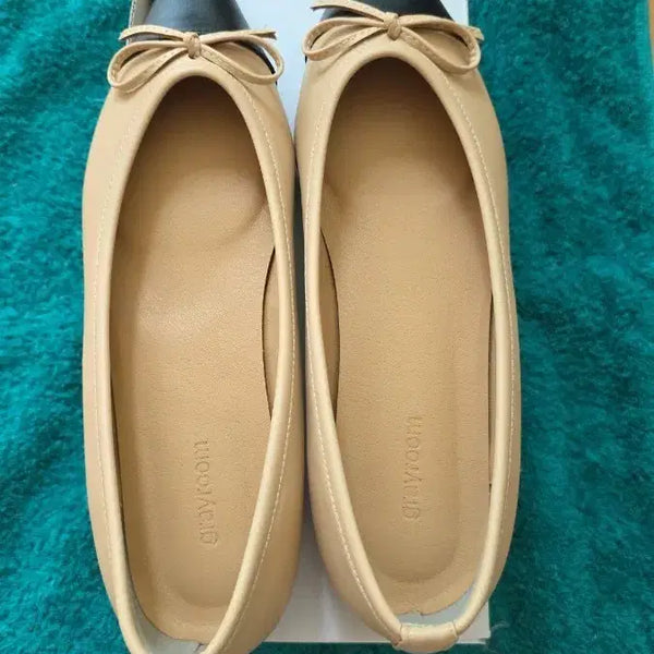 [BUNJANG] Gray Room Pointed Toe Heel Beige/Black / 그레이룸 뾰족코 베검 240