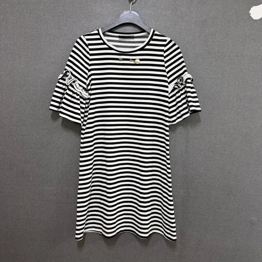 [BUNJANG] Women's Striped Frill Short Sleeve Dress Black/White (Size 85) / 여성 85 스트라이프 프릴 반팔 원피스 블랙/화이트 BO2589