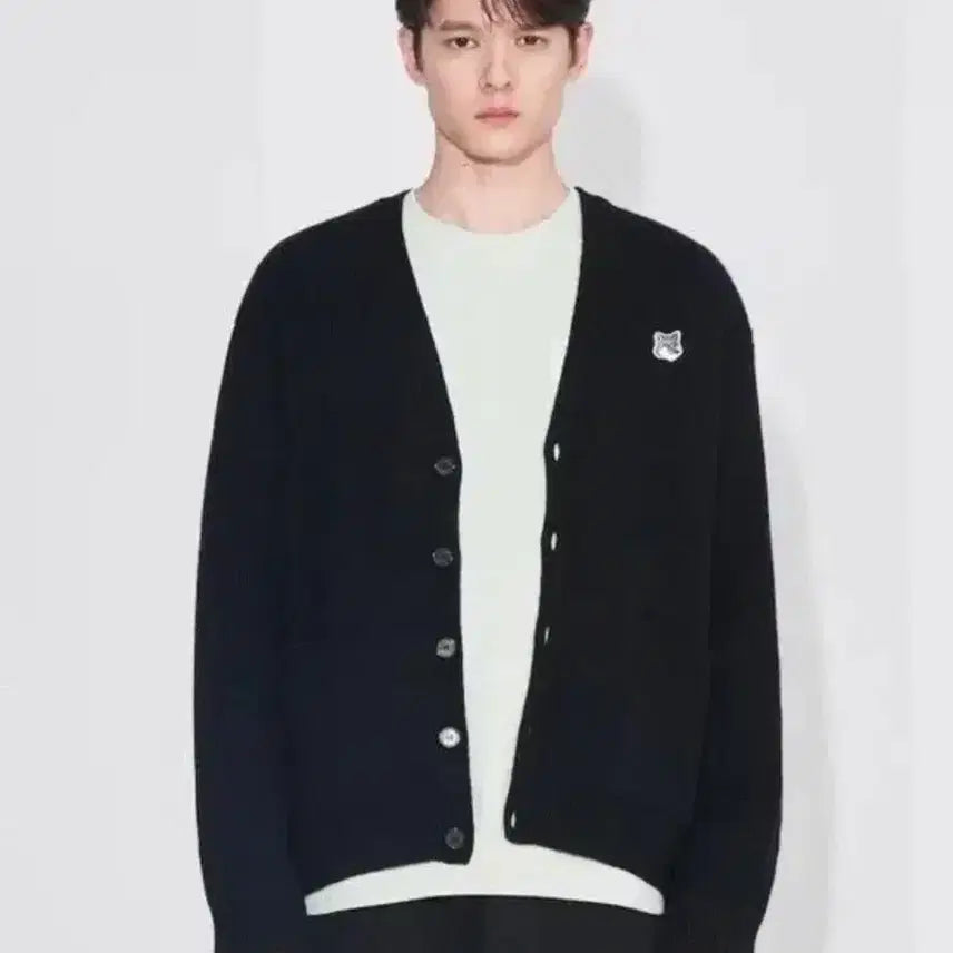 [BUNJANG] Maison Kitsuné Grey Fox Head Patch Relaxed Fit Cardigan Black / 메종키츠네 Grey Fox Head Patch Relaxed 블랙색상 가디건 팝니다