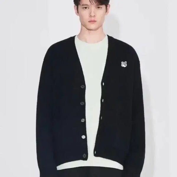 [BUNJANG] Maison Kitsuné Grey Fox Head Patch Relaxed Fit Cardigan Black / 메종키츠네 Grey Fox Head Patch Relaxed 블랙색상 가디건 팝니다