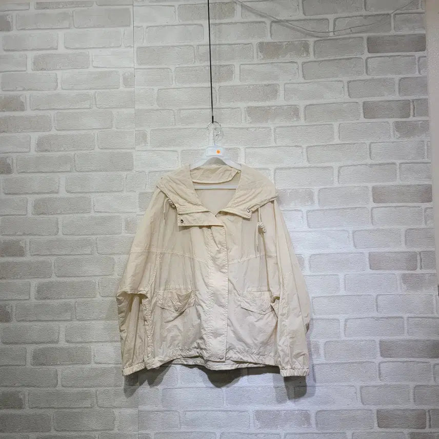 [BUNJANG] Hooded Windbreaker Jacket / ㅈ182 후드 바람막이 88